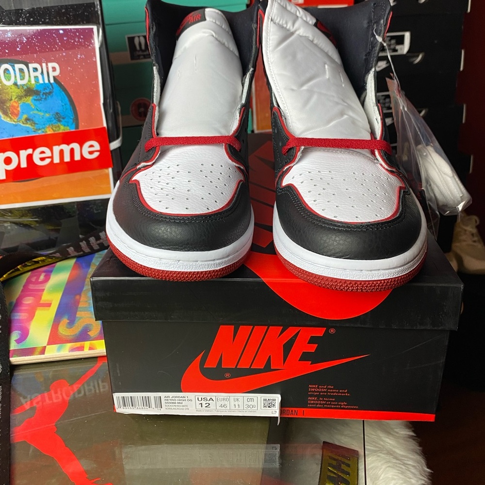 🆕  - Air Jordan Retro 1 Hi - OG Bloodline -  M 12 - Picture 2 of 8